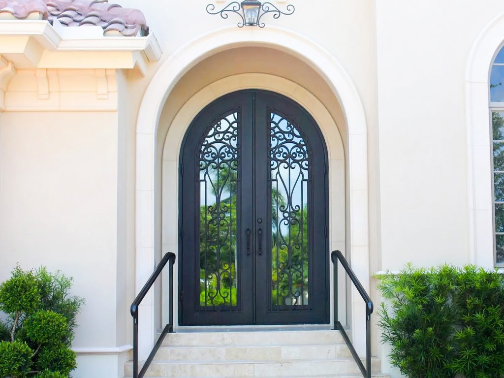 When it comes to protecting your property, compromise is not an option. Our custom iron doors are manufactured with the highest quality materials and craftsmanship to ensure maximum security. Equipped with top-notch locks available on the market, our doors provide unparalleled protection against intruders and external threats. Rest assured, with Seeyesdoor, your safety is our priority.